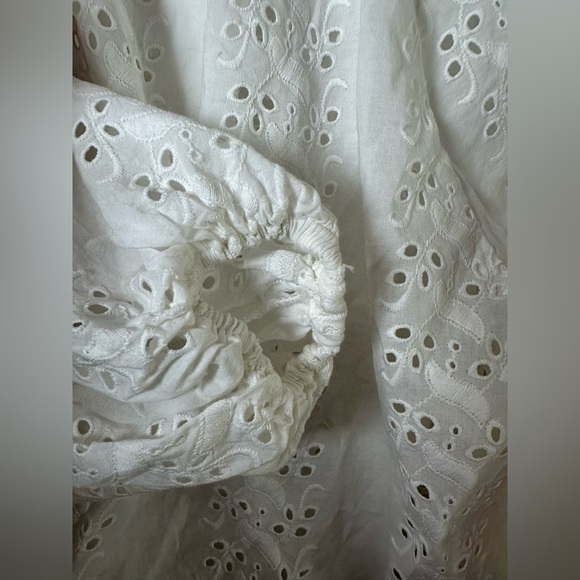 Urban Outfitters White Eyelet Button-Back Blouse Size XS - Picture 6 of 8